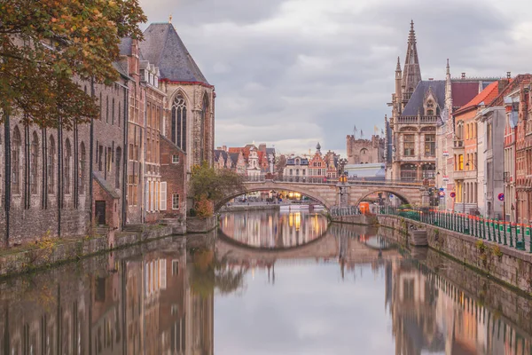 Όμορφη Ιστορική Παλιά Πόλη Της Γάνδης Βέλγιο Κατά Μήκος Της — Φωτογραφία Αρχείου