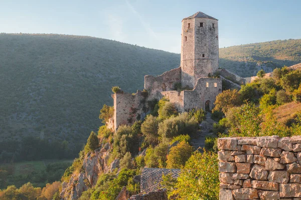 Ruiny Zamku Pocitelj Wzdłuż Doliny Rzeki Neretwy Bośni Hercegowinie — Zdjęcie stockowe