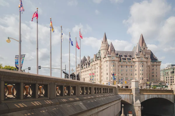 Slunečný Letní Den Hlavním Městě Kanady Centru Ottawy Ontario Fairmont — Stock fotografie