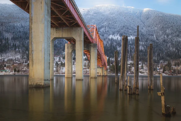 Krásný Zimní Pohled Big Orange Bridge Nelson Kanada Slunečného Zimního — Stock fotografie