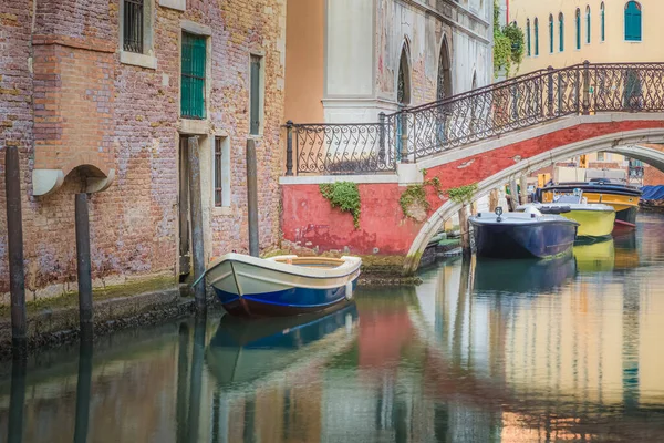 Talya Nın Venedik Kentindeki Tenha Bir Yerleşim Bölgesinde Sakin Bir — Stok fotoğraf