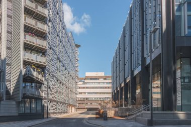Edinburgh, İskoçya 'daki Çeyrek mil konut ve ofis binalarında modern, şık mimari tasarım.