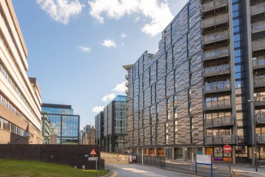 Edinburgh, İskoçya 'daki Çeyrek mil konut ve ofis binalarında modern, şık mimari tasarım.