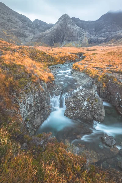 Humoristiska Dramatiska Berg Och Vattenfall Landskap Älvpooler Och Svarta Kuilliner — Stockfoto