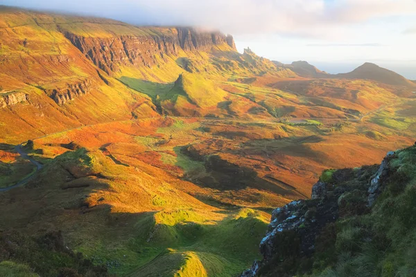 Luz Dorada Vibrante Atardecer Amanecer Sobre Colorida Vista Del Paisaje —  Fotos de Stock