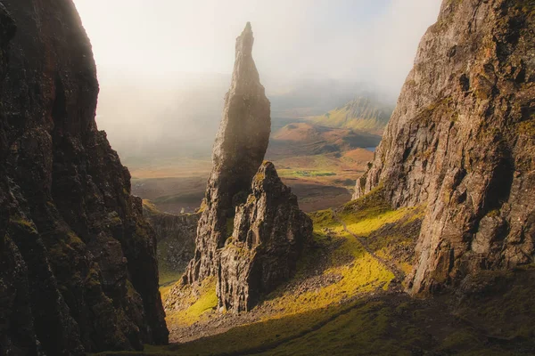 Moody Nevoeiro Atmosférico Névoa Com Nascer Sol Dourado Luz Sol — Fotografia de Stock