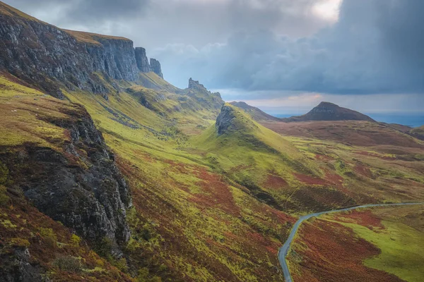 Moody Dramatic Landscape View Rugged Otherworldly Terrain Quiraing Isle Skye — Stock Photo, Image