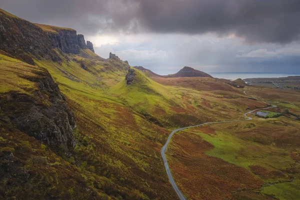 Moody Drámai Táj Kilátás Durva Másvilági Terepen Quiraing Skye Szigeten — Stock Fotó