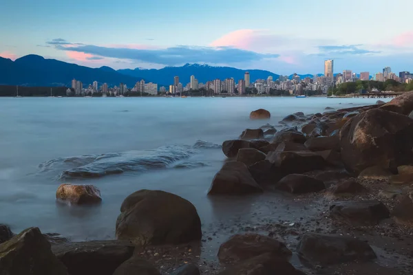 Idylický Pohled Vancouver Městský Panorama Skalnatého Břehu Pláže Kitsilano Přes — Stock fotografie