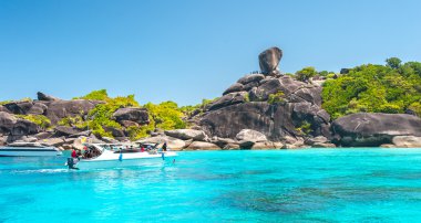 Koh Similan Adası ile yelkenli tekne