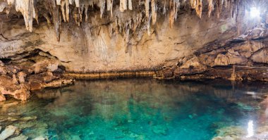 Ünlü Hinagdanan mağara Panglao Adası Bohol içinde 