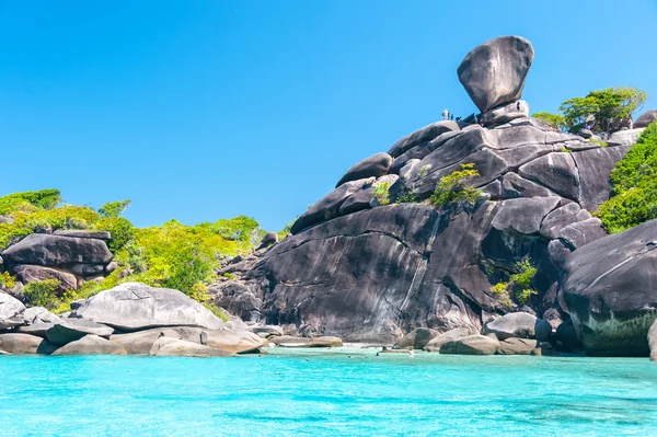 Koh Similan Island No.8 z Rock łodzi żaglowych — Zdjęcie stockowe