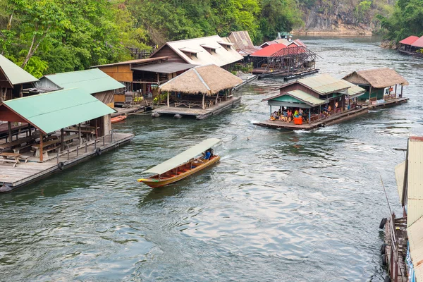 Floating House Rafting auf dem Fluss kwai, Thailand — Stockfoto