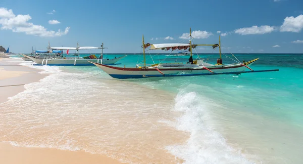 Tradiční filipínský Asijská trajektová taxi výletní čluny — Stock fotografie