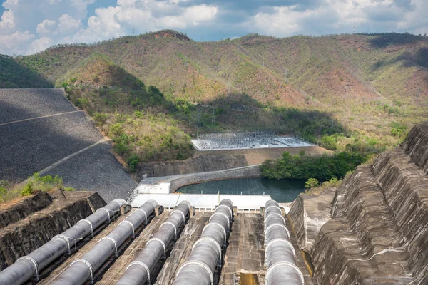 Barragem de Srinagarindra no rio Khwae Yai — Fotografia de Stock