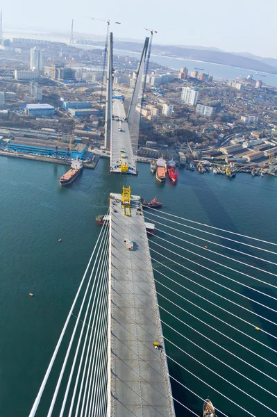 Construcción de un puente de grandes dimensiones — Foto de Stock