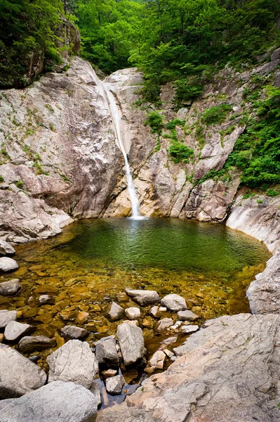 Знаменитий Biryong водоспадом — стокове фото