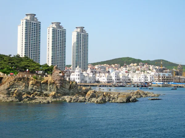 Bâtiments bord de mer dans la ville de Dalian , — Photo