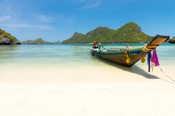 Traditionell thailändsk longtail båt — Stockfoto