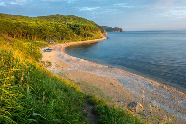 Tramonto campeggio vista sulla spiaggia — Foto Stock