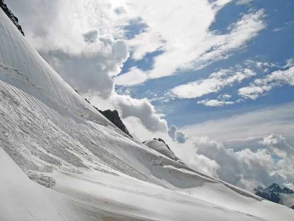 Bezenghi bergen på Caucasus — Stockfoto