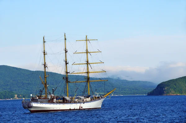 Navegando navio retro de três mestres — Fotografia de Stock