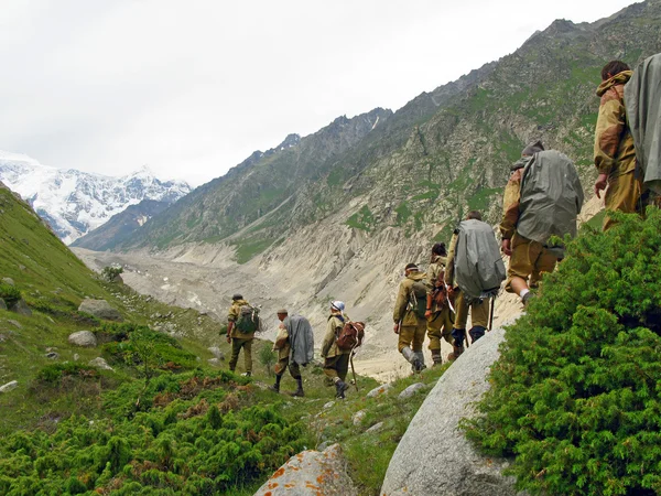 Hiking people on the mountain — Stock Photo, Image