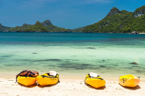 Kayaks on a beach and mountains background — Stock Photo, Image