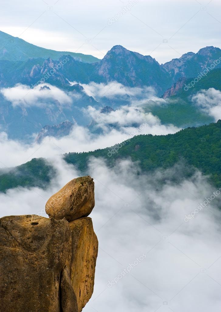 Hanging stone at the Ulsanbawi Rock