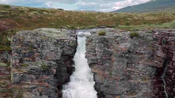 Cachoeira Panichulata Rondane Norway Filmado 50P Abrandou Para 25P Linha — Vídeo de Stock