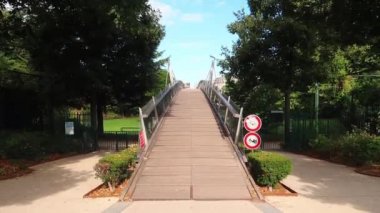 Paris 'teki Coule Verte' de bir köprünün alt kısmı. 12. disk..