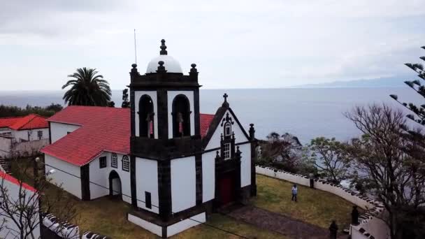 Luchtfoto Van Santa Barbara Kerk Manadas Sao Jorge Island Azoren — Stockvideo