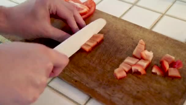 Snijden Van Paprika Houten Plank Keuken 400 Snelheid — Stockvideo