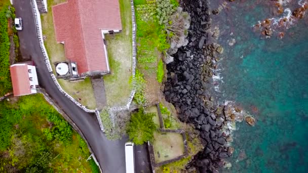 Topdown Bild Santa Barbara Kyrka Och Manadas Kust Sao Jorge — Stockvideo