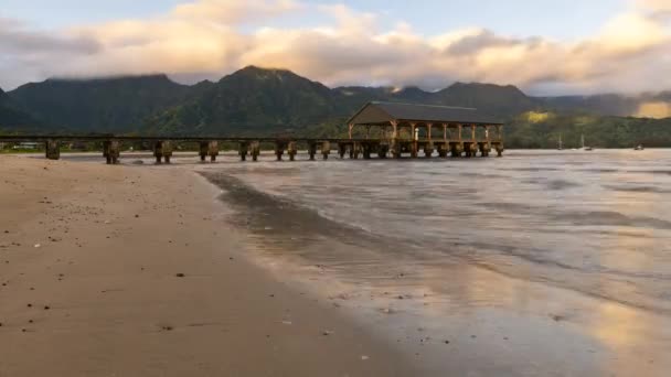 Upływ Czasu Ruchu Chmur Nad Zatoką Hanalei Kauai — Wideo stockowe