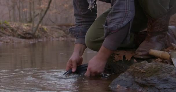 Pannbrytning För Guld — Stockvideo