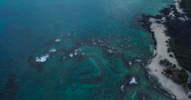 Hawai i nagy szigete gyönyörű kontrasztokkal rendelkezik, fekete, zöld és kék színnel, mind felülről látható..