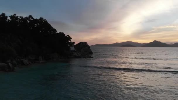 Schöner Sonnenuntergang Auf Digue Einer Insel Der Seychellen — Stockvideo