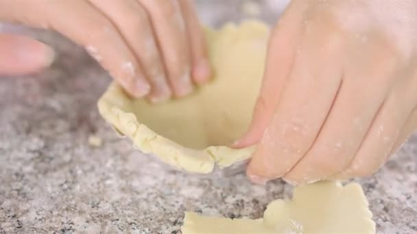 Koch Kind Kochen Schneiden Und Backen Minichef — Stockvideo