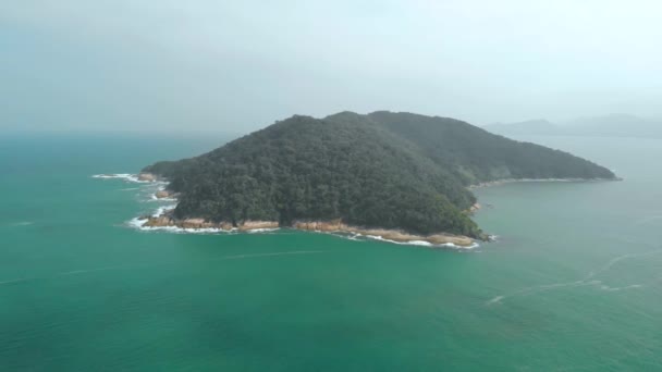 Imagens Aéreas Ilha Arborizada — Vídeo de Stock