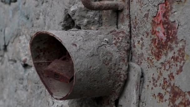 Bâtiment Abandonné Porte Métallique Verrouillée Avec Serrure Clé — Video