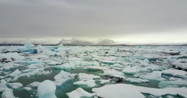 Летать Над Айсбергом Воде Таять Ледник Изменение Климата — стоковое видео