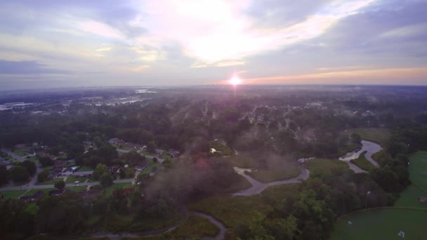 Voo Matutino Drone Voando Sobre Nuvens Baixas Com Sol Vindo — Vídeo de Stock