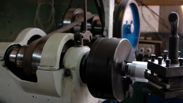 Old Lathe Spinning Pulley Machining Aluminum Piece Leaving Shaving Long — Stock Video