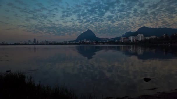 Tijdsverloop Van Een Zonsopgang Aan Het Rodrigo Freitas Meer Rio — Stockvideo