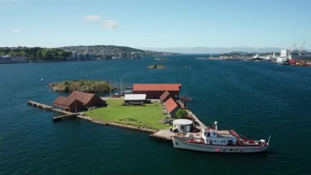 Cinematic Rotating Aerial Natvigs Minde Islet Gulf Bay Sea Port — Stock videók