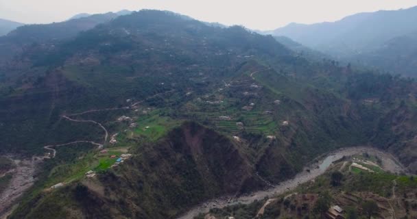 Una Vista Sulle Montagne Maginarie Con Case Esso Verde Fiume — Video Stock