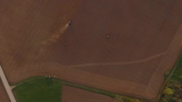 Campos Siembra Con Tractor Sembradora Campo Polvoriento Vista Aérea — Vídeo de stock