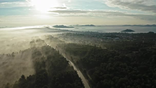 Hermosa Vista Paisaje Brumoso Amanecer Las Afueras Pakostane Zadar Croacia — Vídeos de Stock