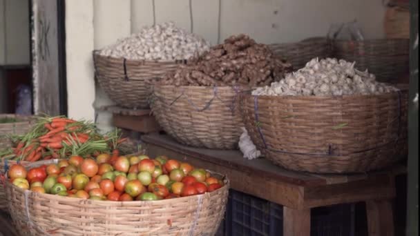 Beaucoup Beaux Légumes Indiens Délicieux Dans Des Paniers — Video